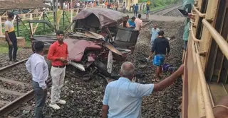পশ্চিমবঙ্গে ট্রেনের ধাক্কায় ৫ শিক্ষার্থীর মৃত্যু
